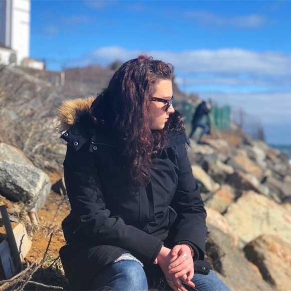 Meet your Posher, Nicole - Picture 1 of 1